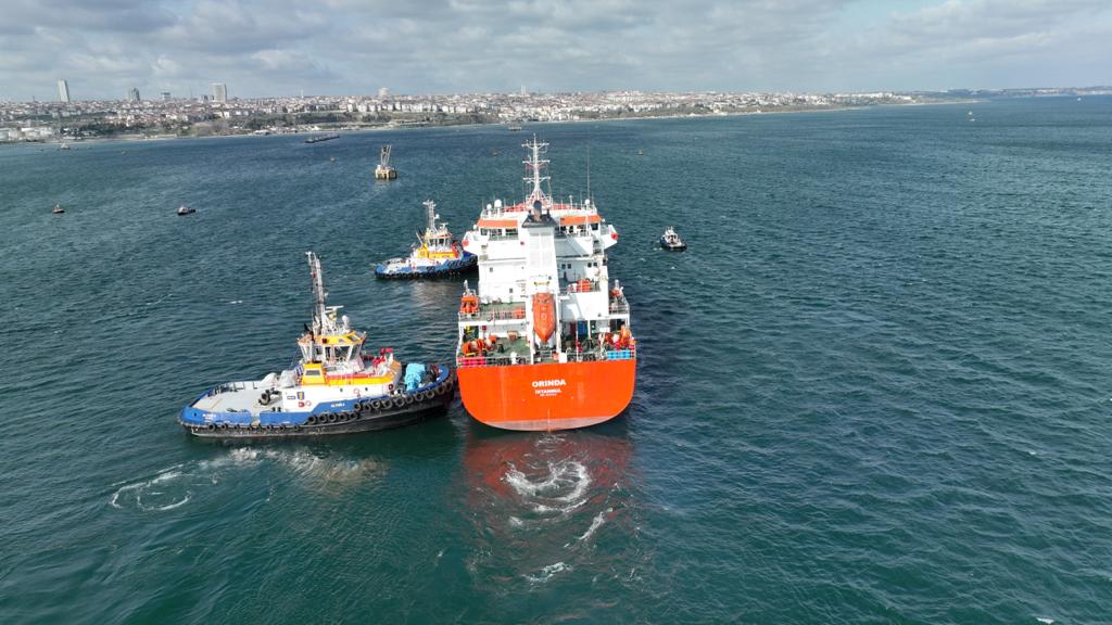 İstanbul açıklarında römorkör refakatindeki M/T Orinda, BMA tarafından işletiliyor